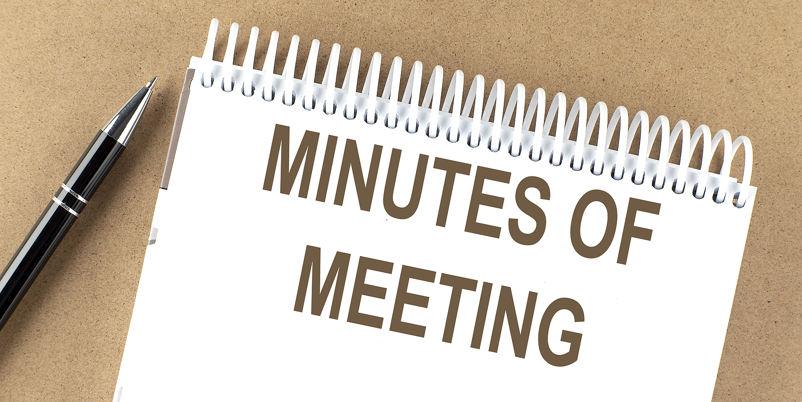 MINUTES OF MEETING text on notepad with pen, business concept